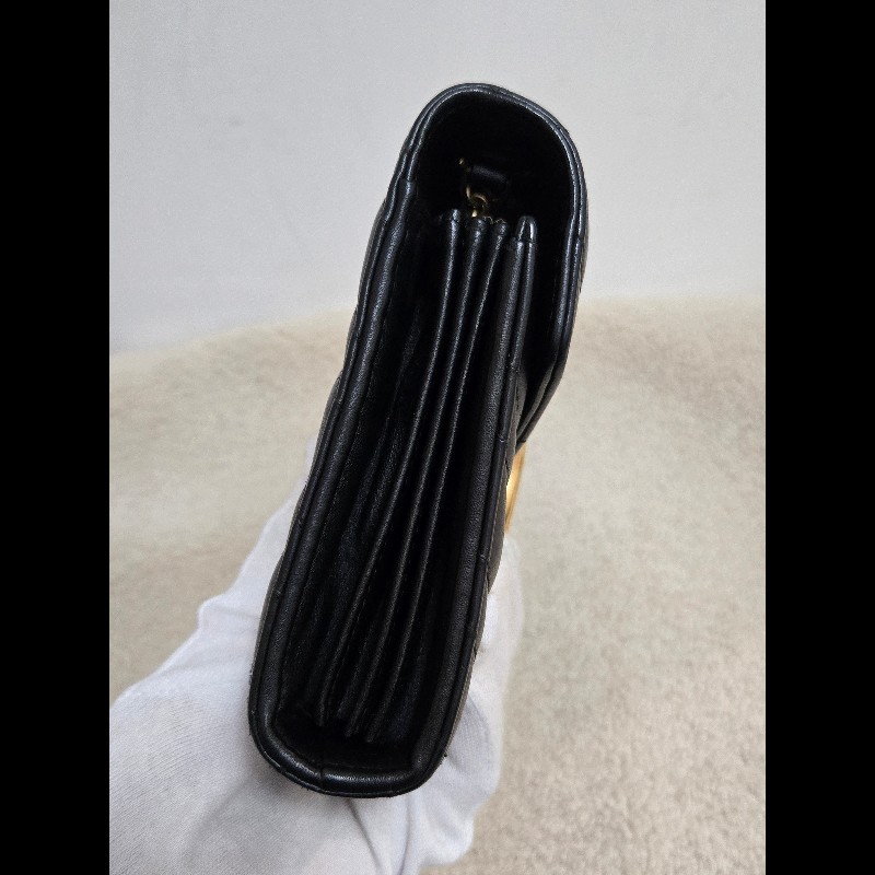 Gucci GG Marmont 黑金 WOC 鏈帶包 經典山形紋-16