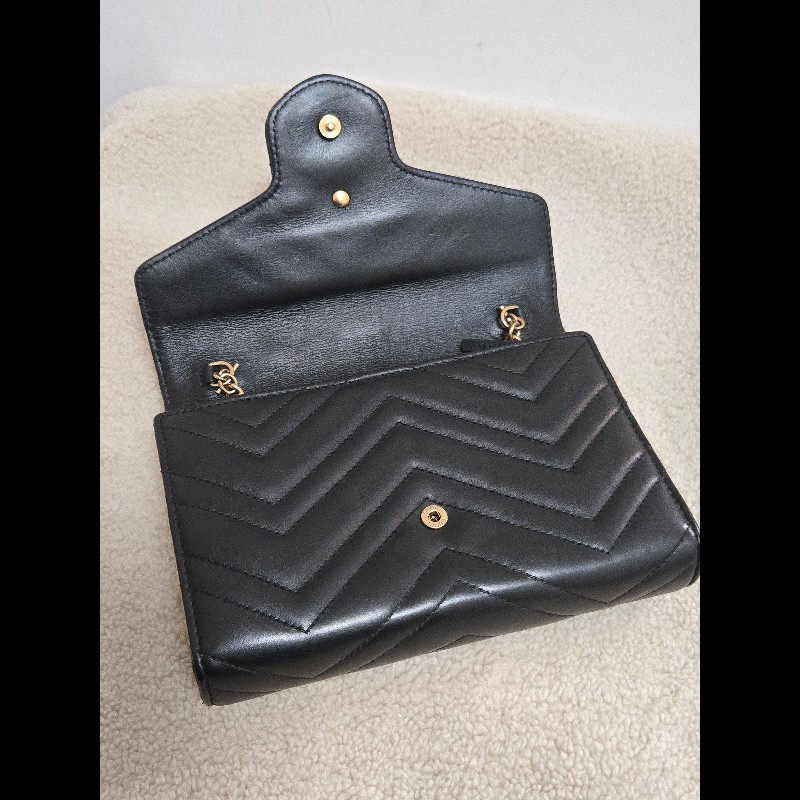 Gucci GG Marmont 黑金 WOC 鏈帶包 經典山形紋-24