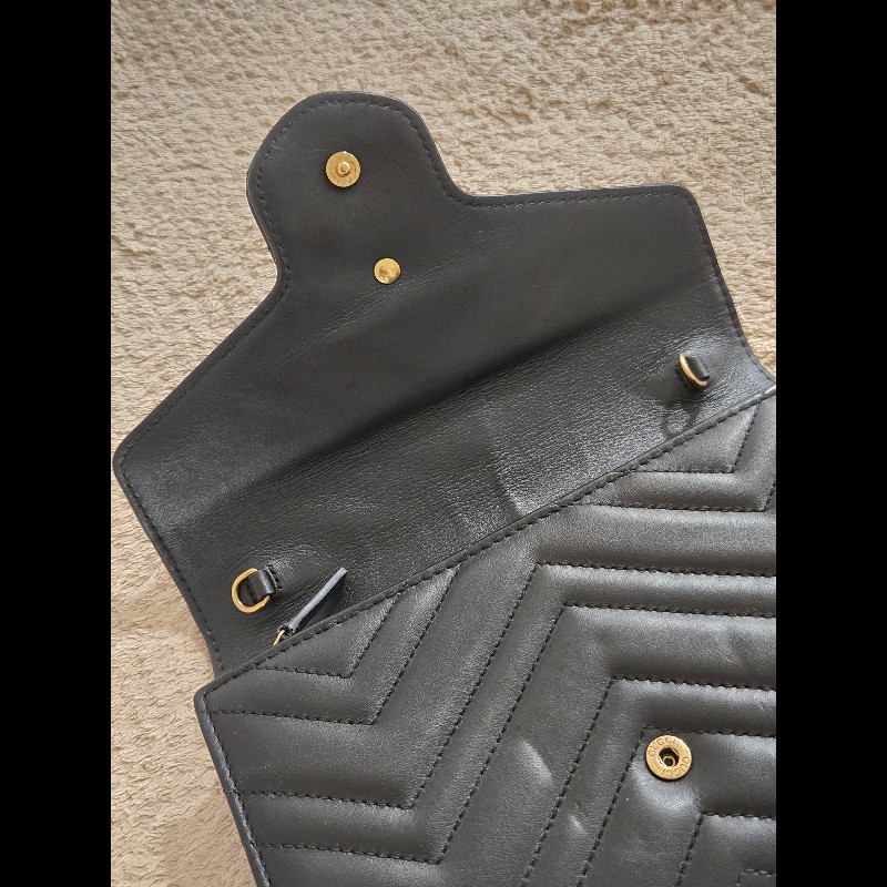 Gucci GG Marmont 金色雙G logo 馬蒙 馬夢 黑金 WOC 信封包 鏈帶包 斜背包 經典山形紋-32