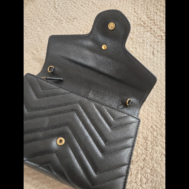 Gucci GG Marmont 金色雙G logo 馬蒙 馬夢 黑金 WOC 信封包 鏈帶包 斜背包 經典山形紋-33