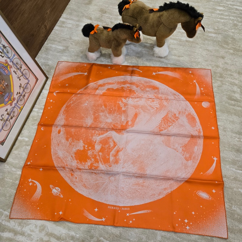 全新 HERMÈS 愛馬仕 Clair de Lune "月光飛馬" 90雙面方巾-0