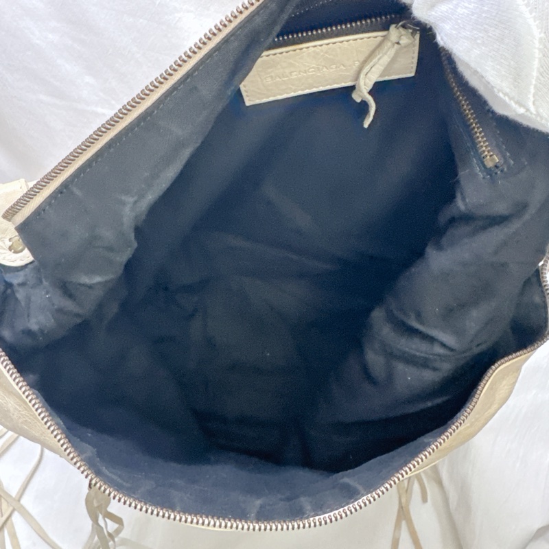 二手正品Balenciaga巴黎世家Classic Day Hobo奶白復古羊皮機車包巴黎世家包巴黎世家機車包肩背-45