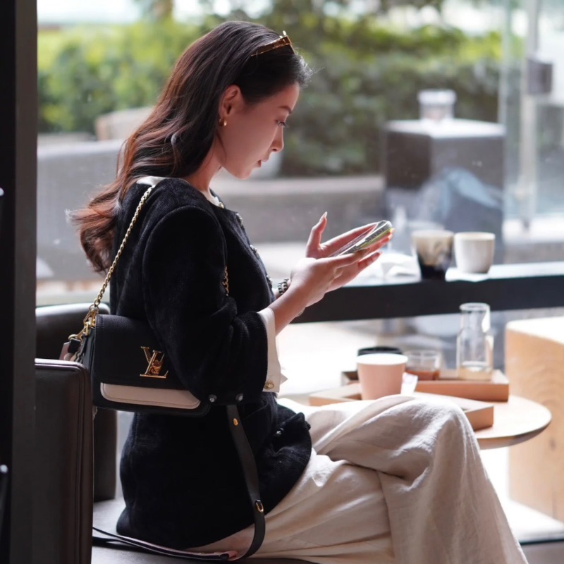 LV lockme tender郵差包芯片款23*17*9cm 全新閒置配件塵袋盒子-0