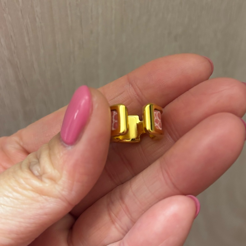 現貨商品 近新閒置品 台灣購證 Hermes 蜥蜴皮粉色金釦耳骨夾-10