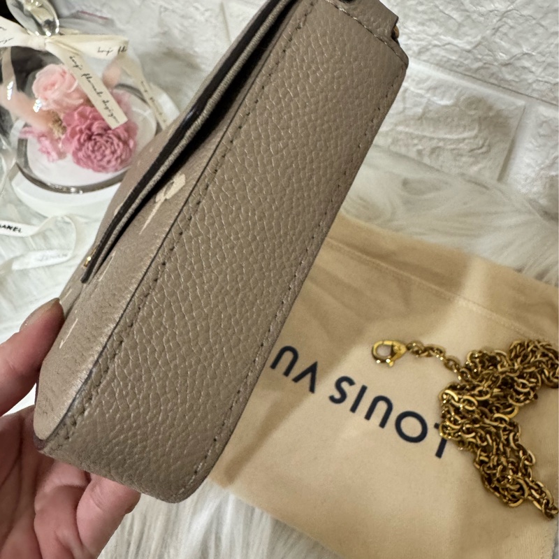 LV M82610 經典Félicie Pochette雙色Empreinte皮革斜背包-斑鳩灰-6