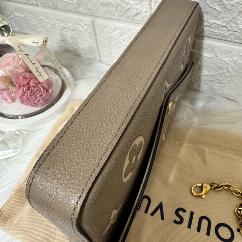 LV M82610 經典Félicie Pochette雙色Empreinte皮革斜背包-斑鳩灰-7