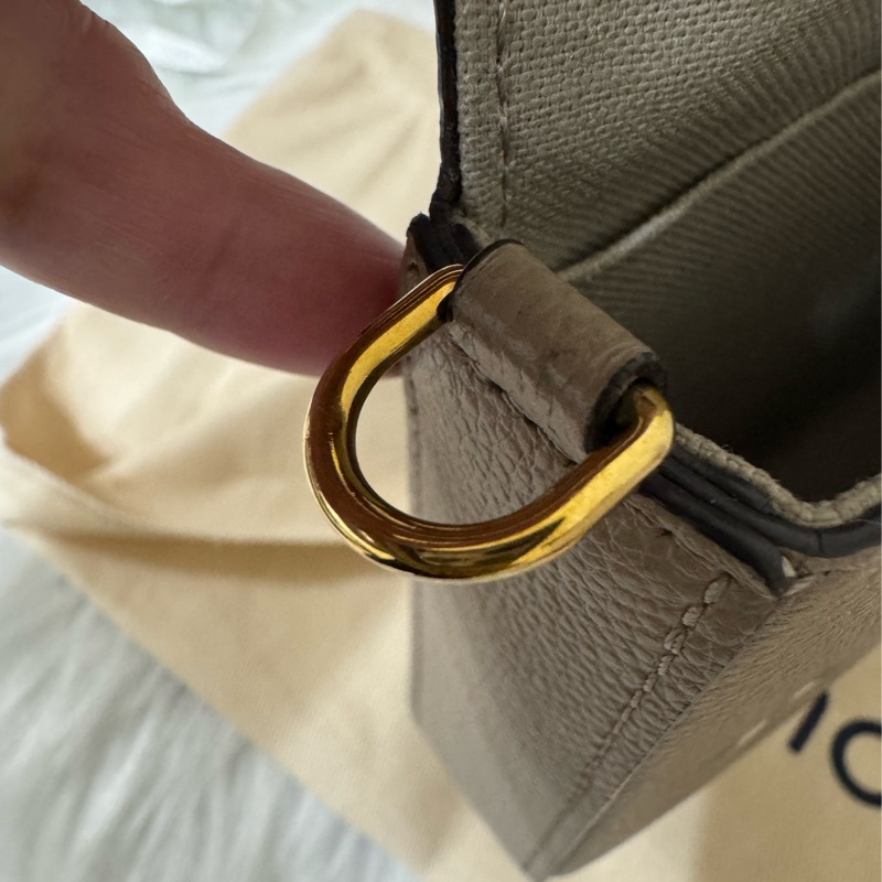 LV M82610 經典Félicie Pochette雙色Empreinte皮革斜背包-斑鳩灰-24