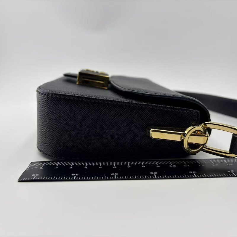 普拉達 Saffiano 皮革單肩包-1