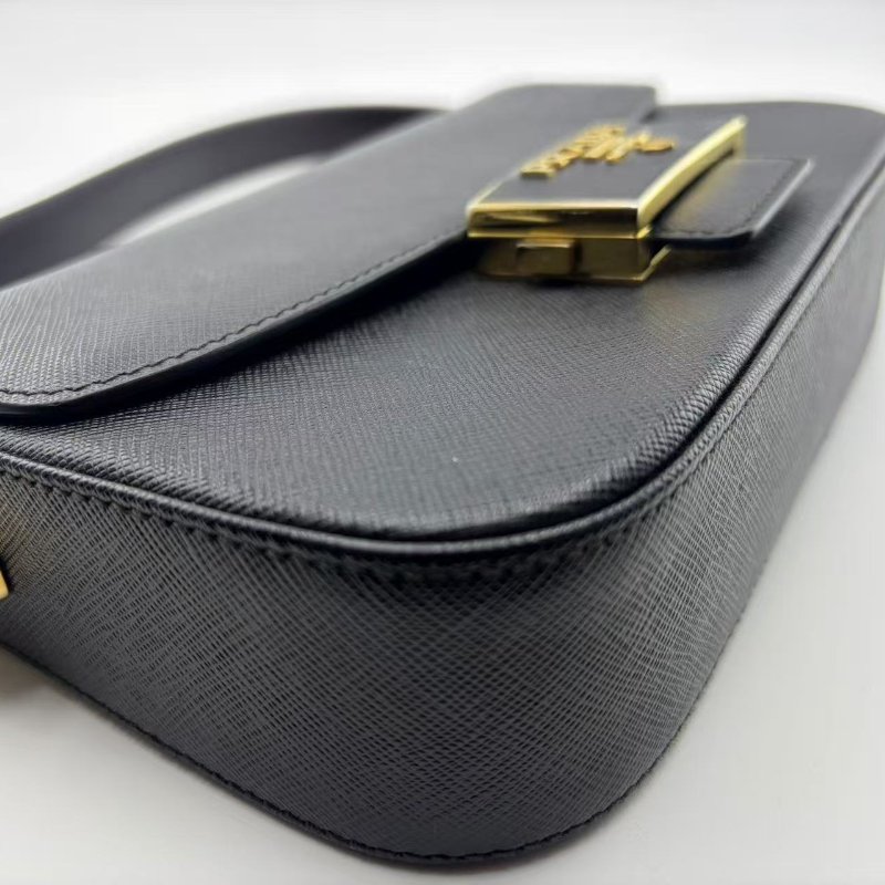 普拉達 Saffiano 皮革單肩包-13