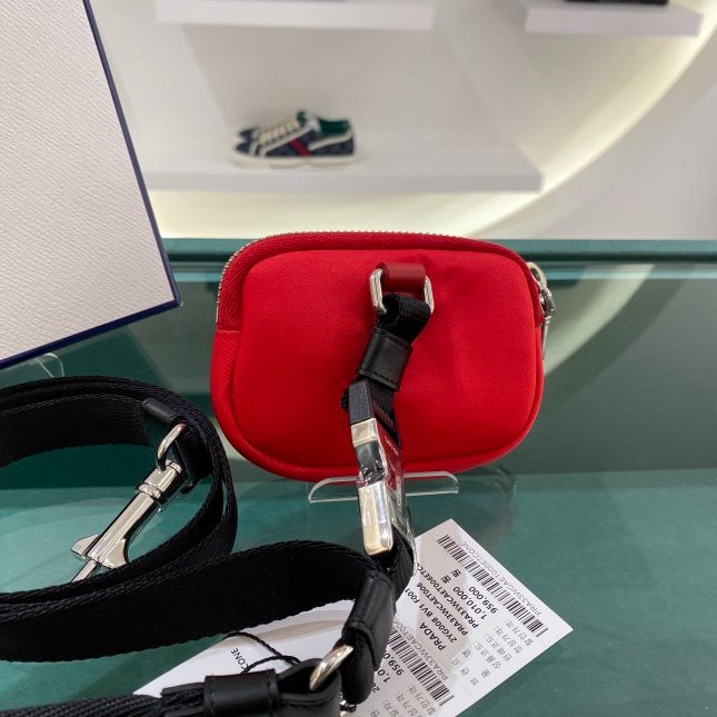 🎊新年特賣🧧Prada 2YG008 Re-Nylon 寵物牽繩附萬用包 黑色/紅色-4