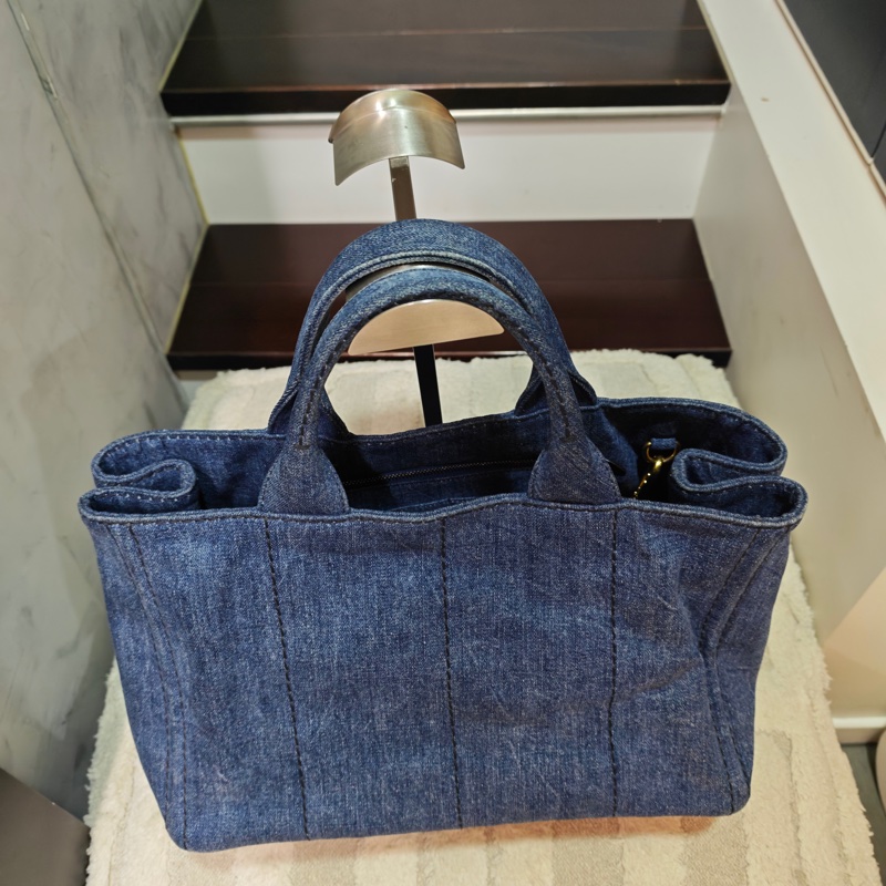 Prada 牛仔沙灘托特包-8