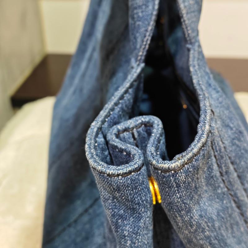 Prada 牛仔沙灘托特包-17