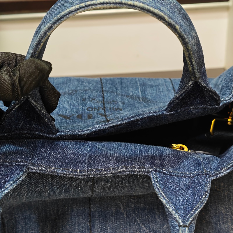 Prada 牛仔沙灘托特包-19