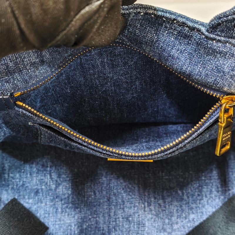 Prada 牛仔沙灘托特包-22