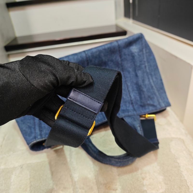 Prada 牛仔沙灘托特包-30