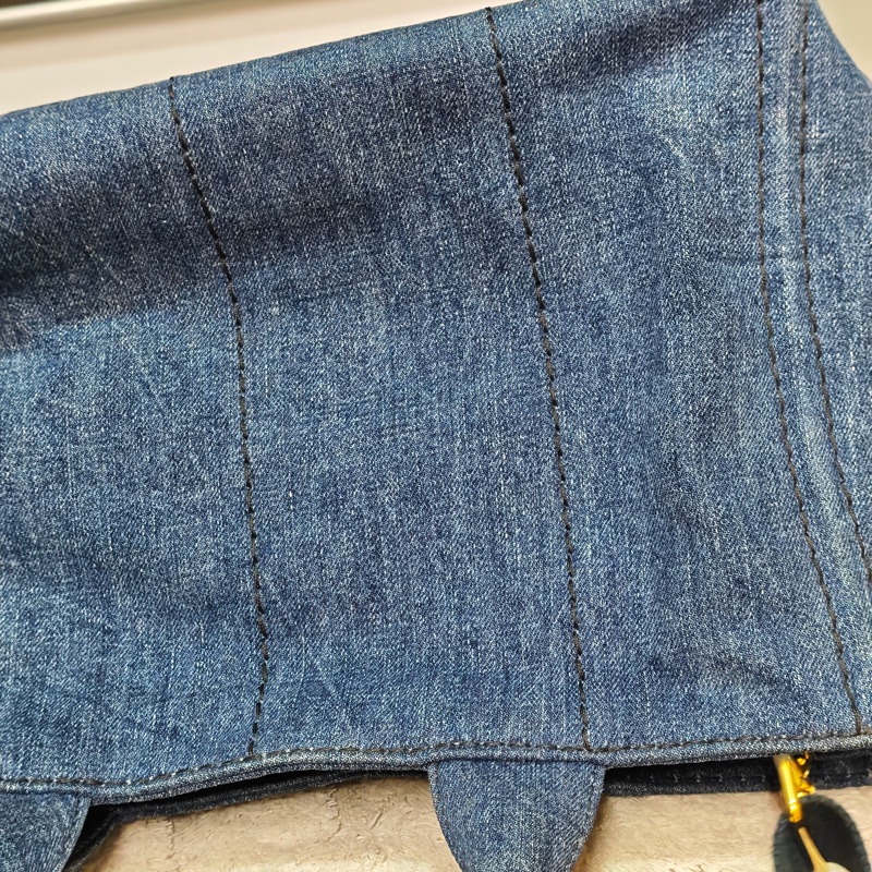 Prada 牛仔沙灘托特包-32