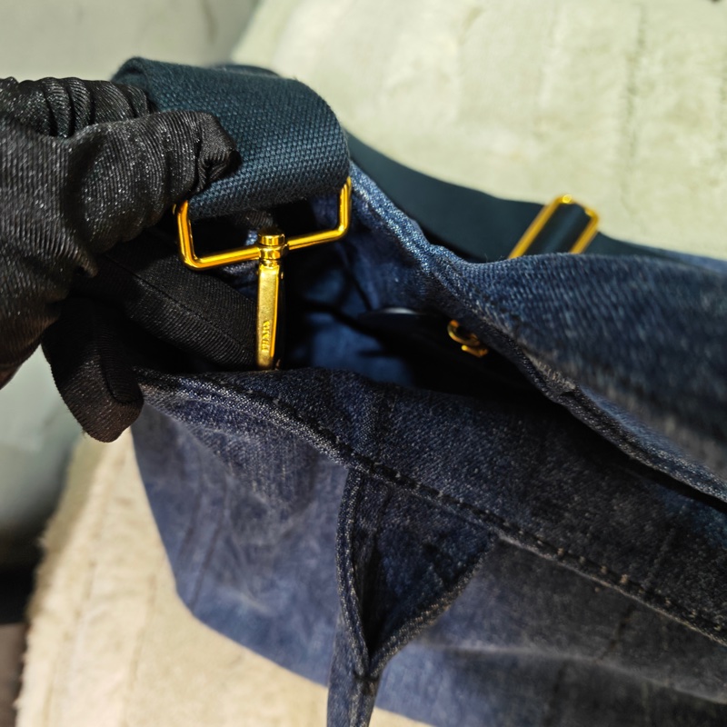 Prada 牛仔沙灘托特包-37