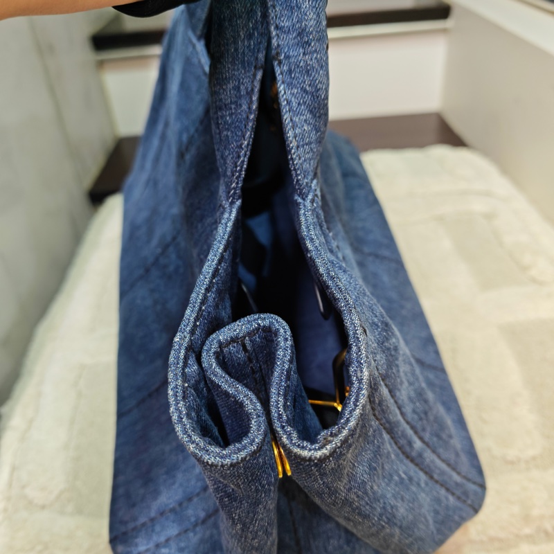 Prada 牛仔沙灘托特包-52