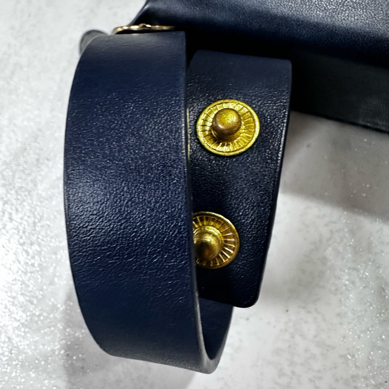 Armani Exchange寶藍色女用皮手環-10