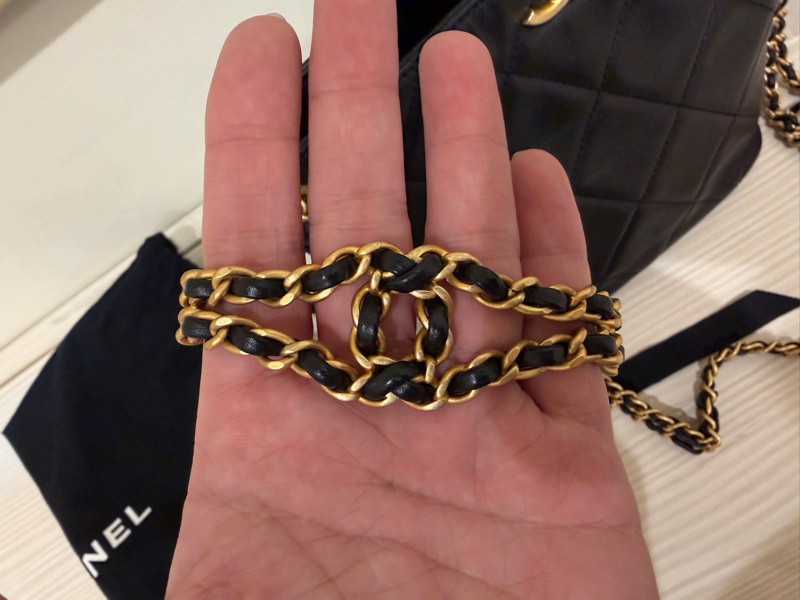 香奈兒23P黑金水桶單肩包-4