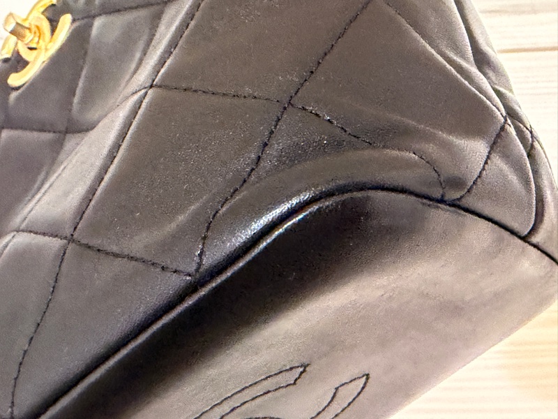 香奈兒23P黑金水桶單肩包-8