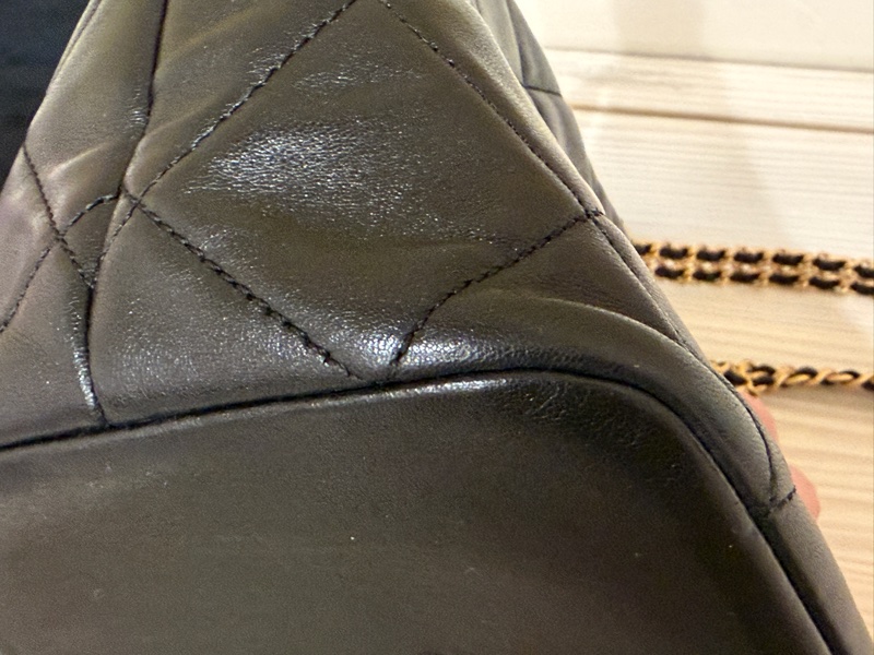 香奈兒23P黑金水桶單肩包-9