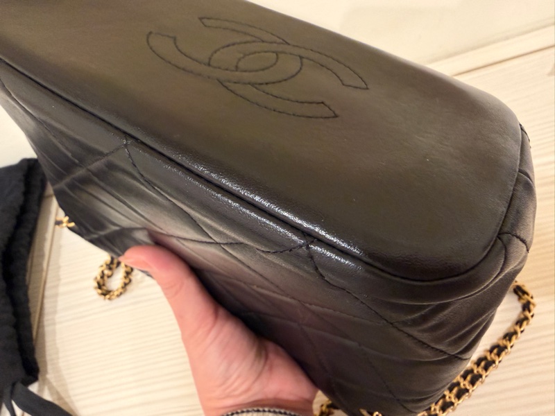 香奈兒23P黑金水桶單肩包-10