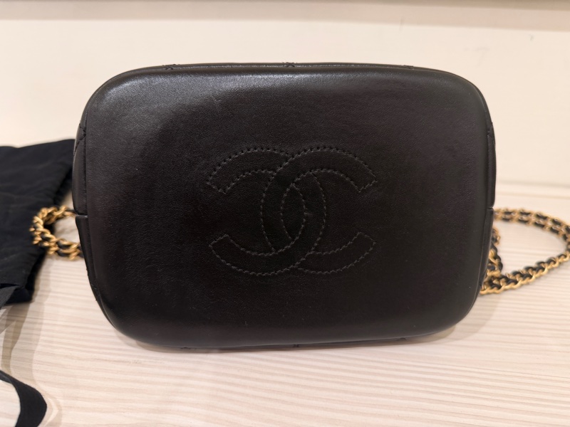 香奈兒23P黑金水桶單肩包-13