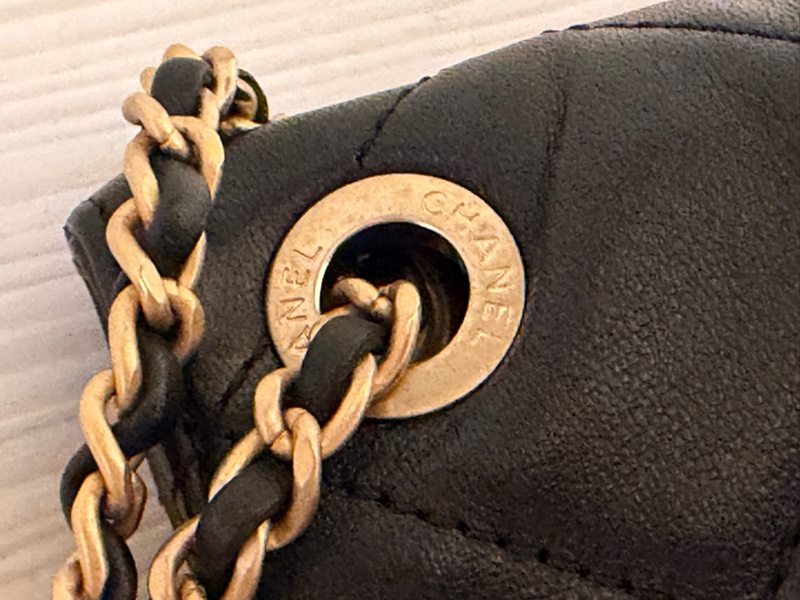 香奈兒23P黑金水桶單肩包-17