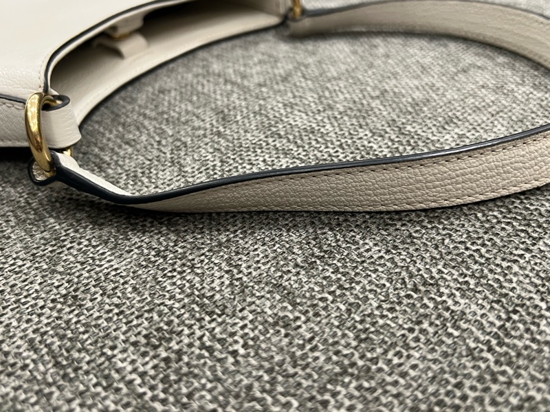 Miumiu白色腋下包 肩背包🤍 山羊皮-8