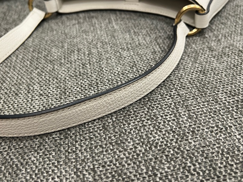 Miumiu白色腋下包 肩背包🤍 山羊皮-10