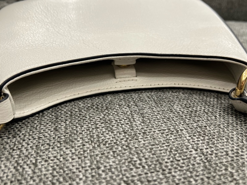 Miumiu白色腋下包 肩背包🤍 山羊皮-11