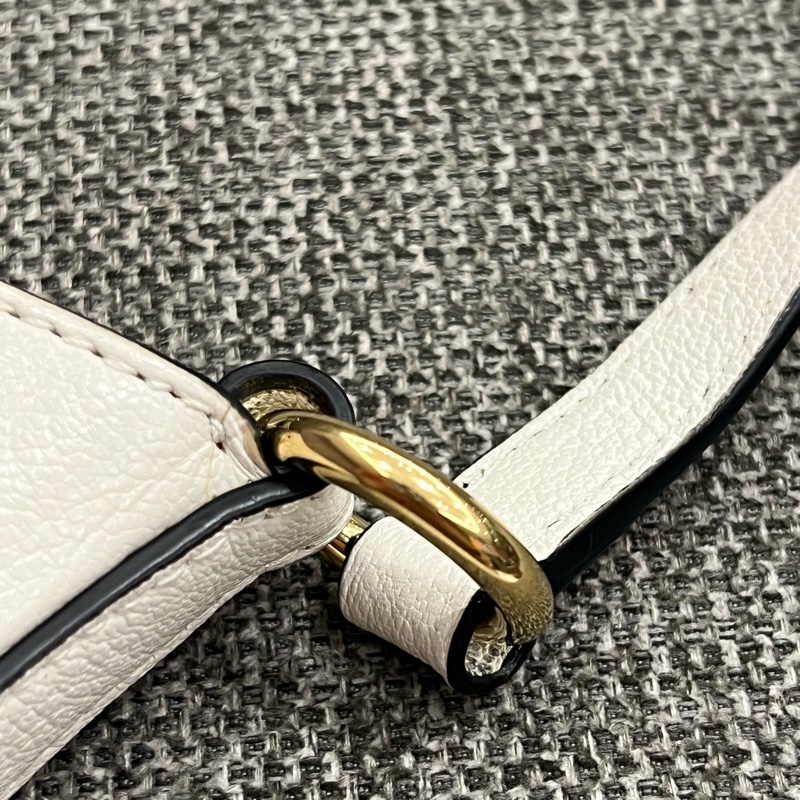 Miumiu白色腋下包 肩背包🤍 山羊皮-12