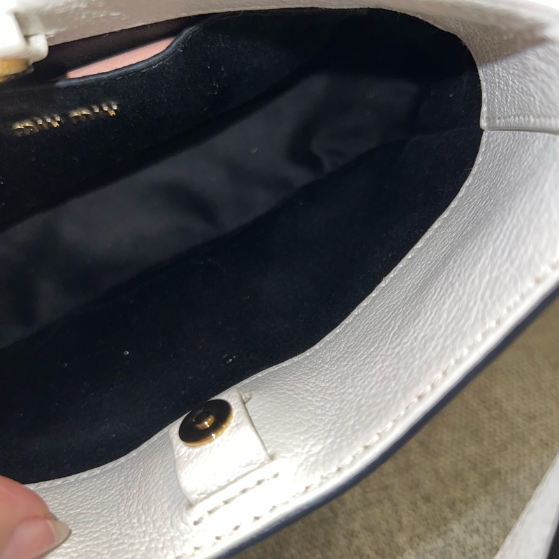 Miumiu白色腋下包 肩背包🤍 山羊皮-16