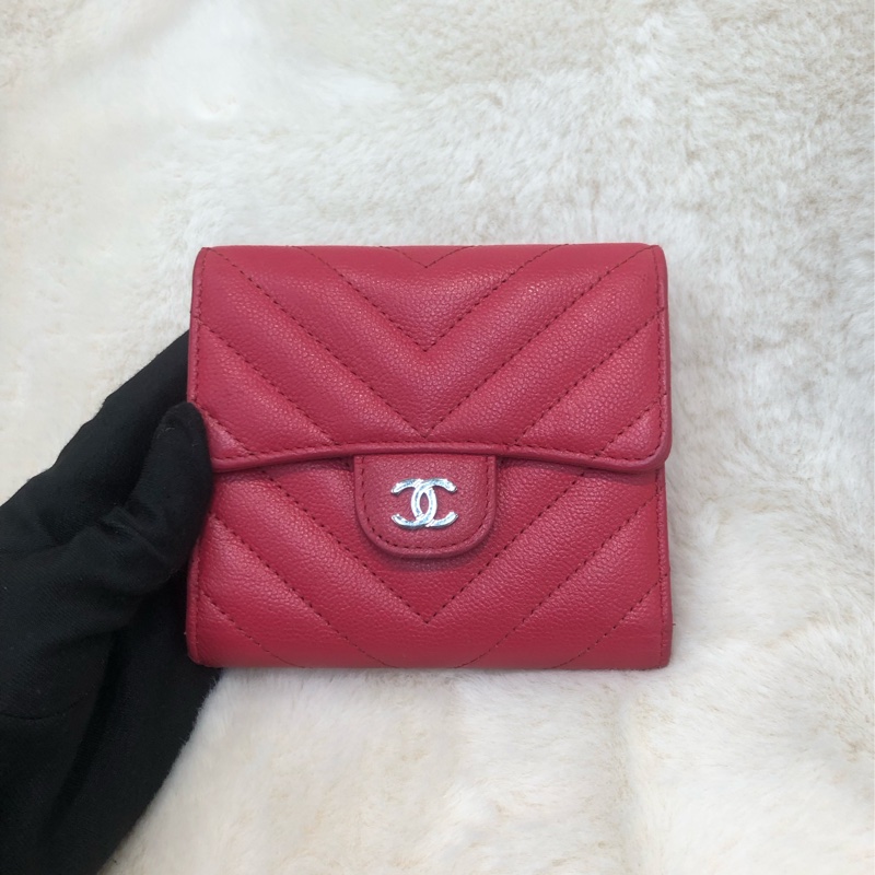 Chanel 紅色V紋荔枝牛皮三摺銀包 XC234-0