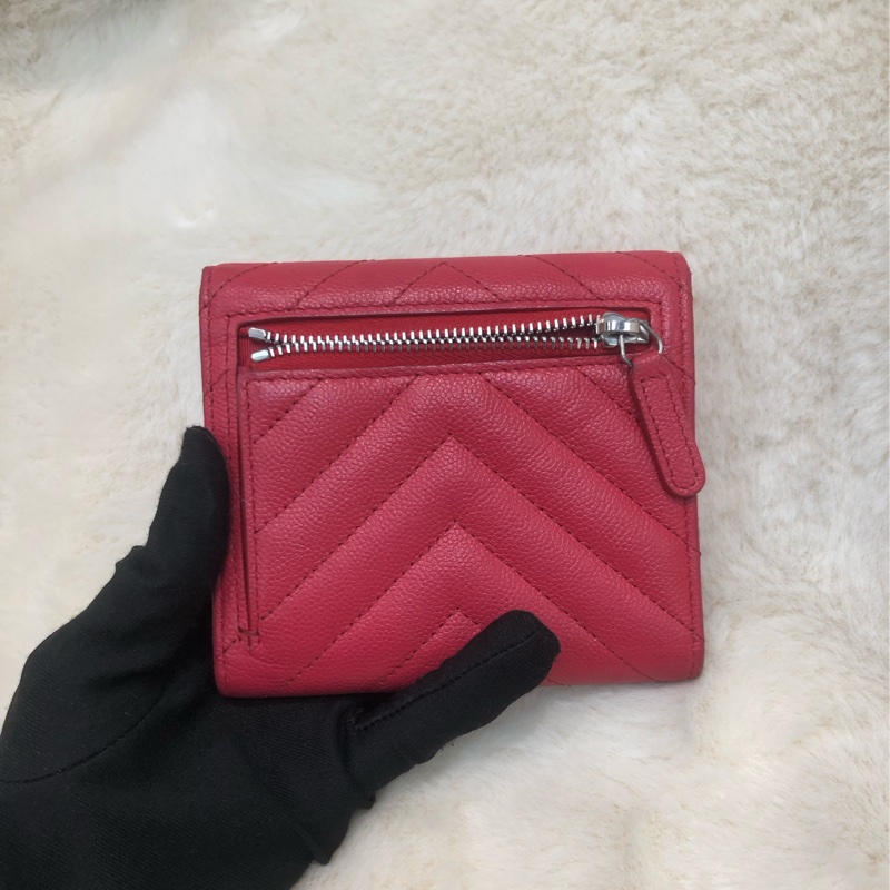 Chanel 紅色V紋荔枝牛皮三摺銀包 XC234-1