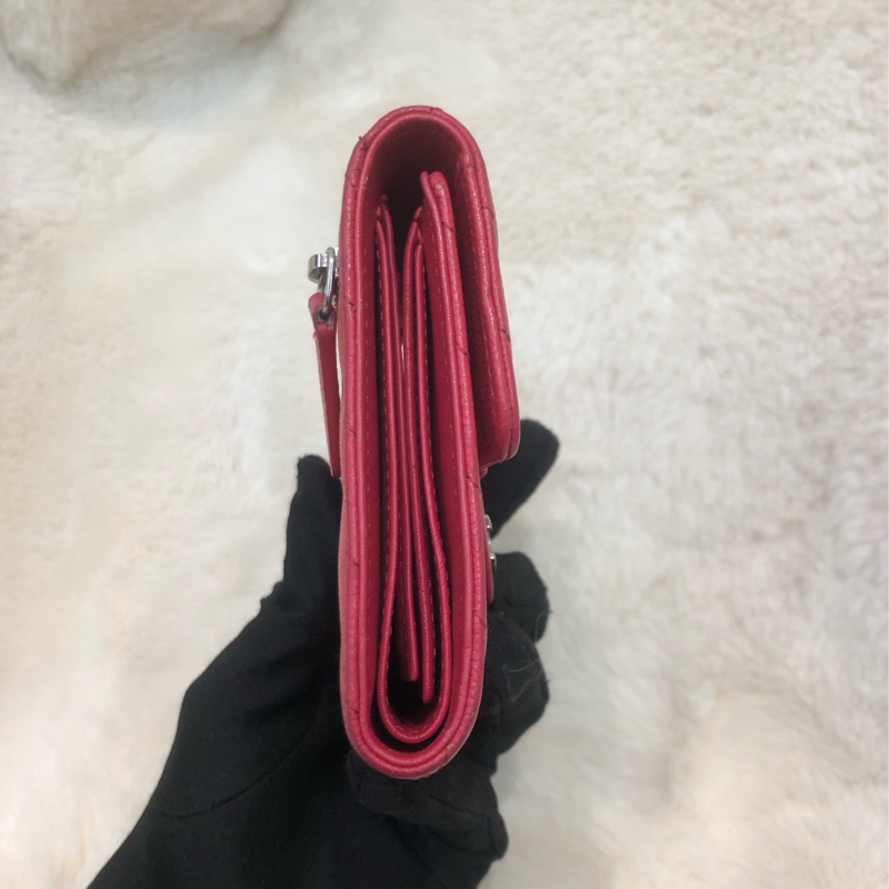 Chanel 紅色V紋荔枝牛皮三摺銀包 XC234-2