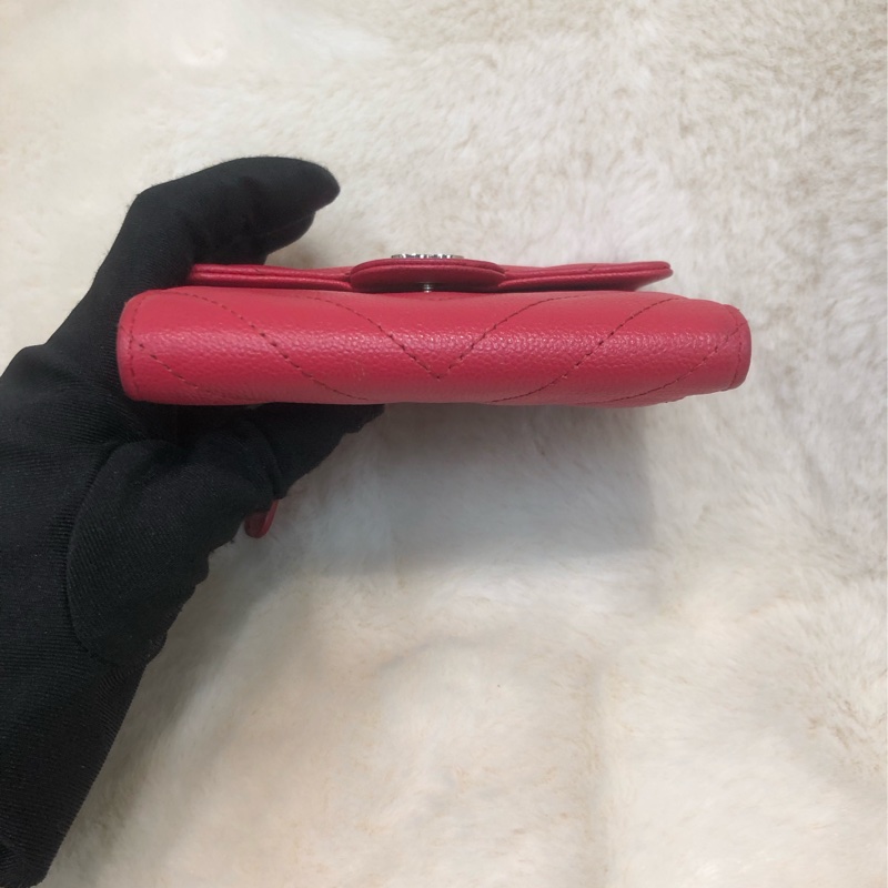 Chanel 紅色V紋荔枝牛皮三摺銀包 XC234-4