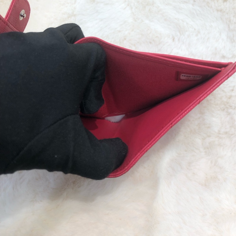 Chanel 紅色V紋荔枝牛皮三摺銀包 XC234-7