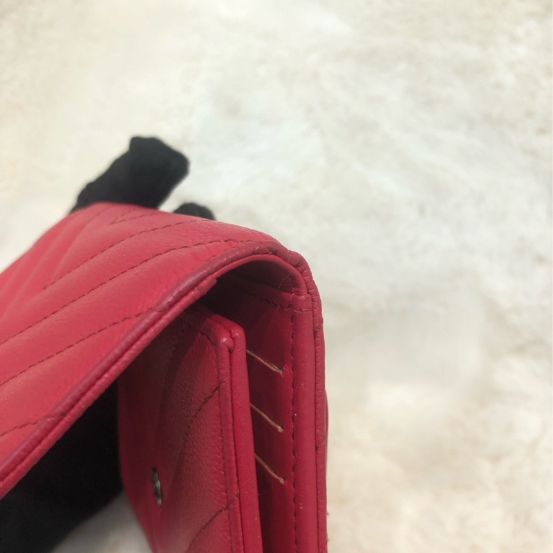 Chanel 紅色V紋荔枝牛皮三摺銀包 XC234-12