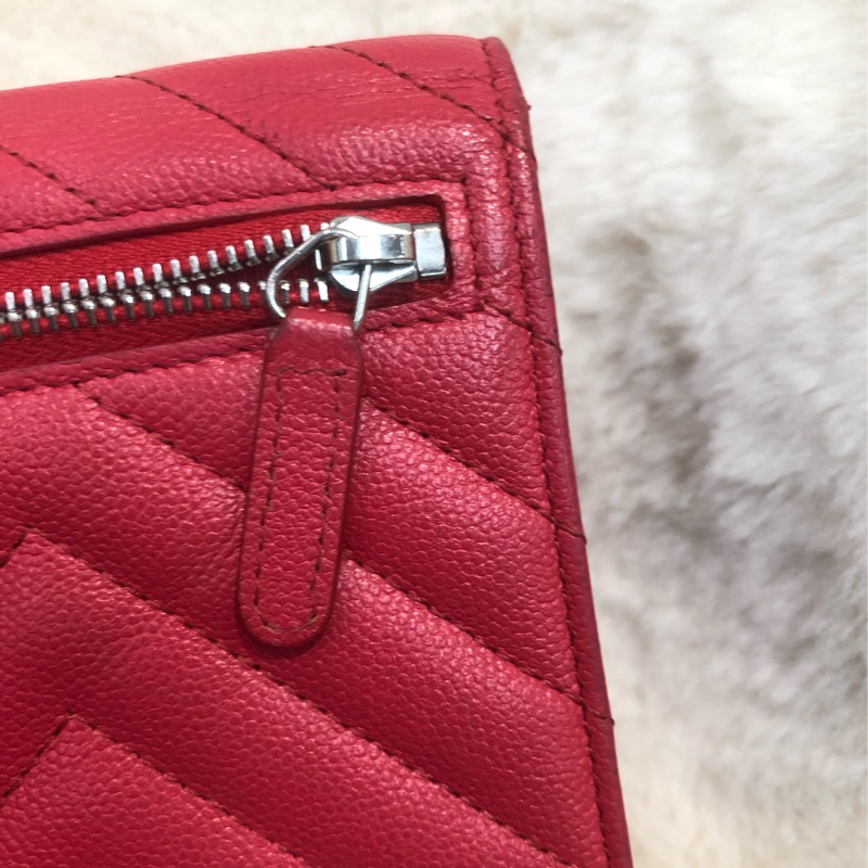 Chanel 紅色V紋荔枝牛皮三摺銀包 XC234-13
