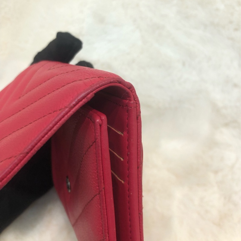 Chanel 紅色V紋荔枝牛皮三摺銀包 XC234-15