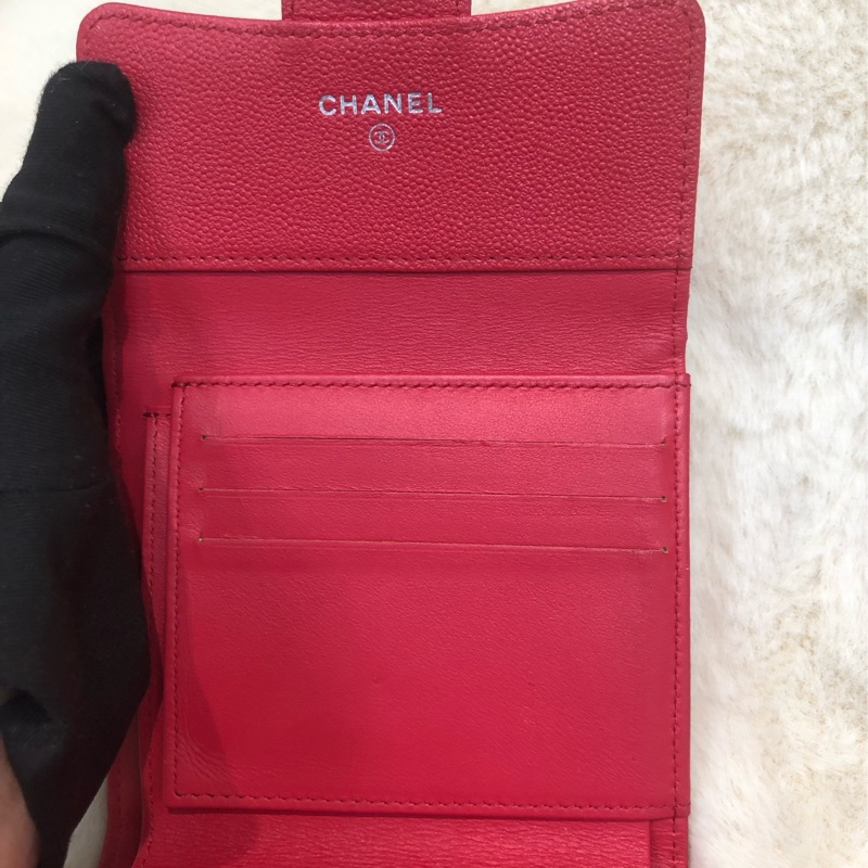 Chanel 紅色V紋荔枝牛皮三摺銀包 XC234-16