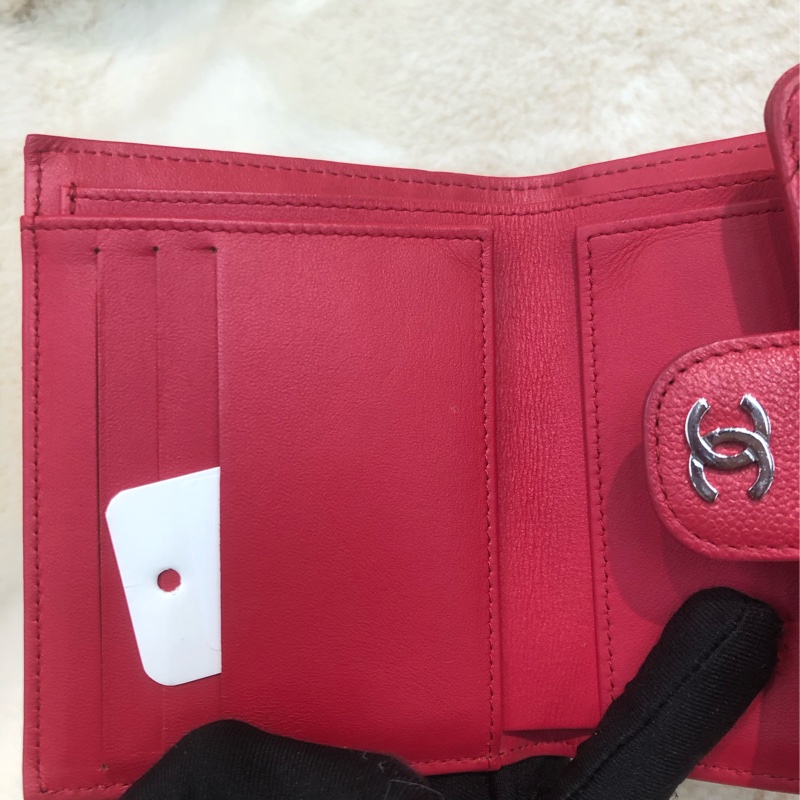 Chanel 紅色V紋荔枝牛皮三摺銀包 XC234-17