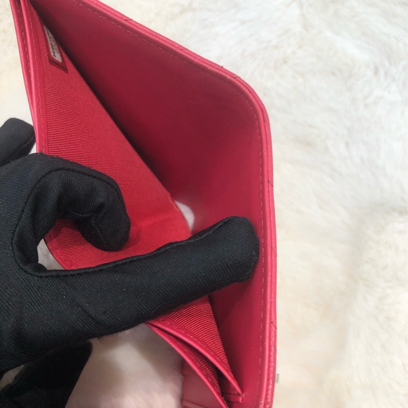 Chanel 紅色V紋荔枝牛皮三摺銀包 XC234-18