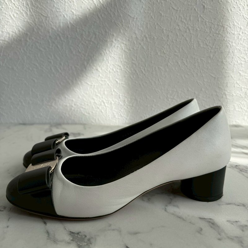 🎉上班必入 FERRAGAMO 白色拼黑底低跟鞋-2