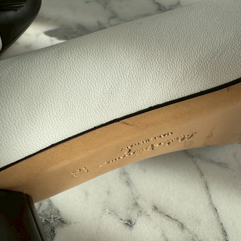 🎉上班必入 FERRAGAMO 白色拼黑底低跟鞋-7