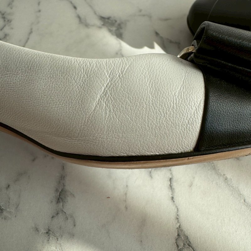 🎉上班必入 FERRAGAMO 白色拼黑底低跟鞋-8