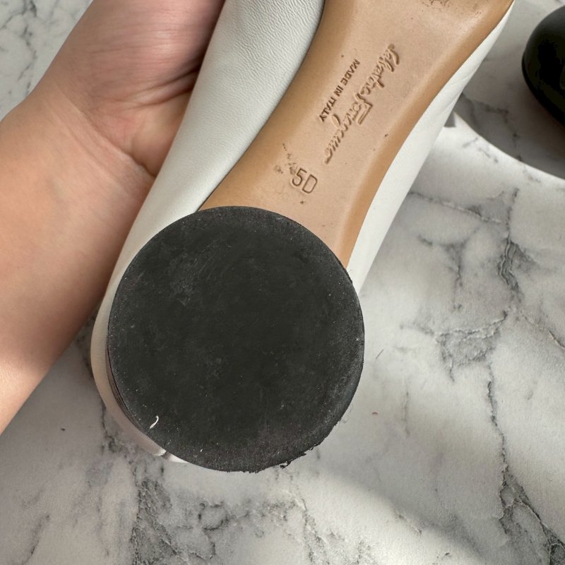 🎉上班必入 FERRAGAMO 白色拼黑底低跟鞋-9