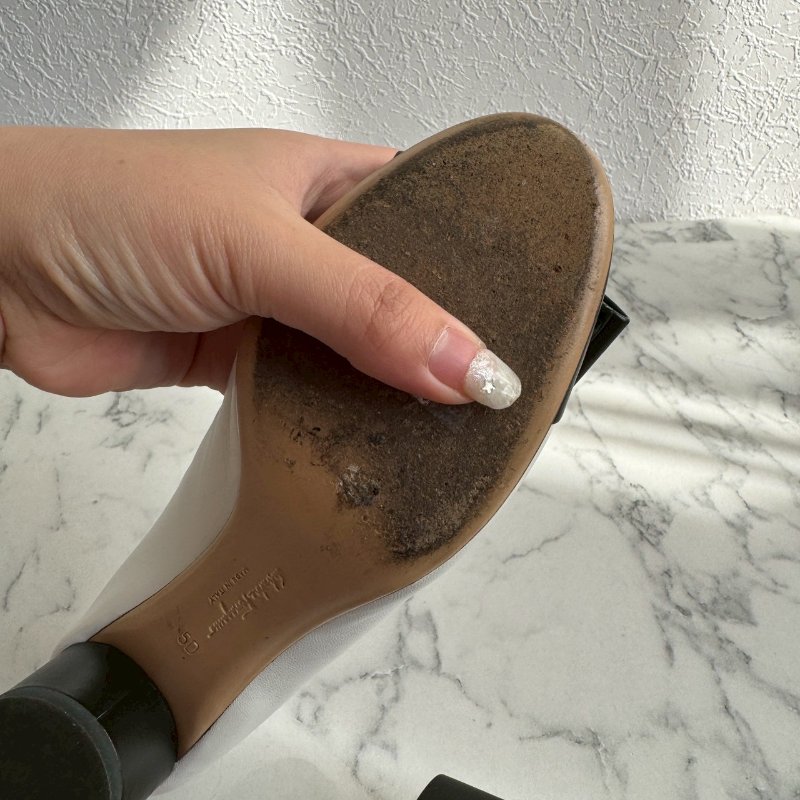 🎉上班必入 FERRAGAMO 白色拼黑底低跟鞋-10